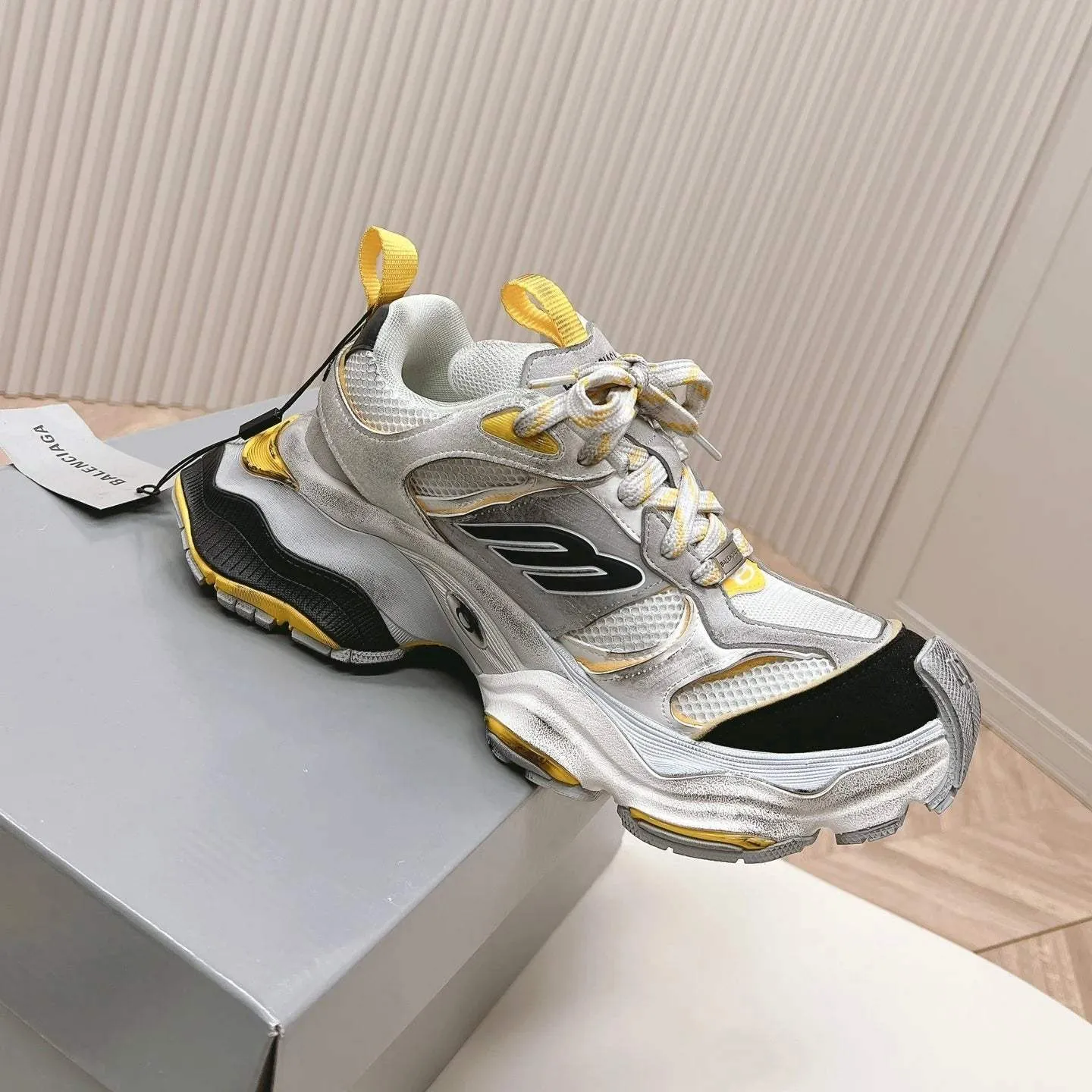 Balenciaga Cargo Sneaker Grey Black
Yellow