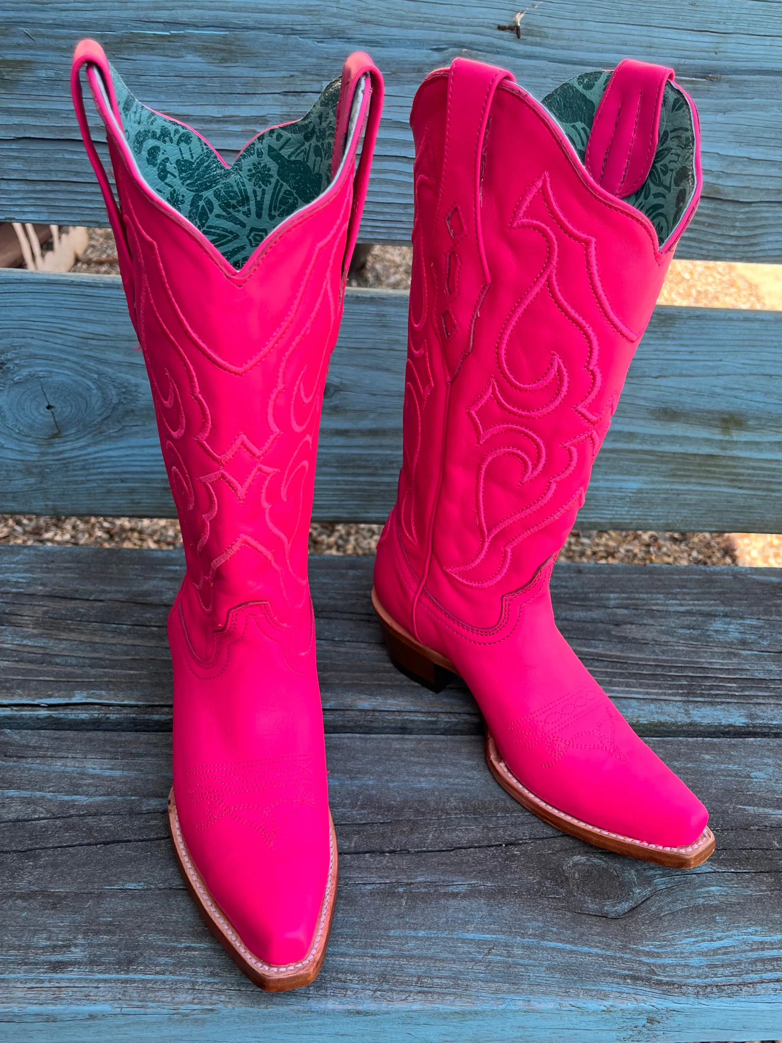 Corral Women's Fuchsia Snip Toe Cowgirl Boots Z5138