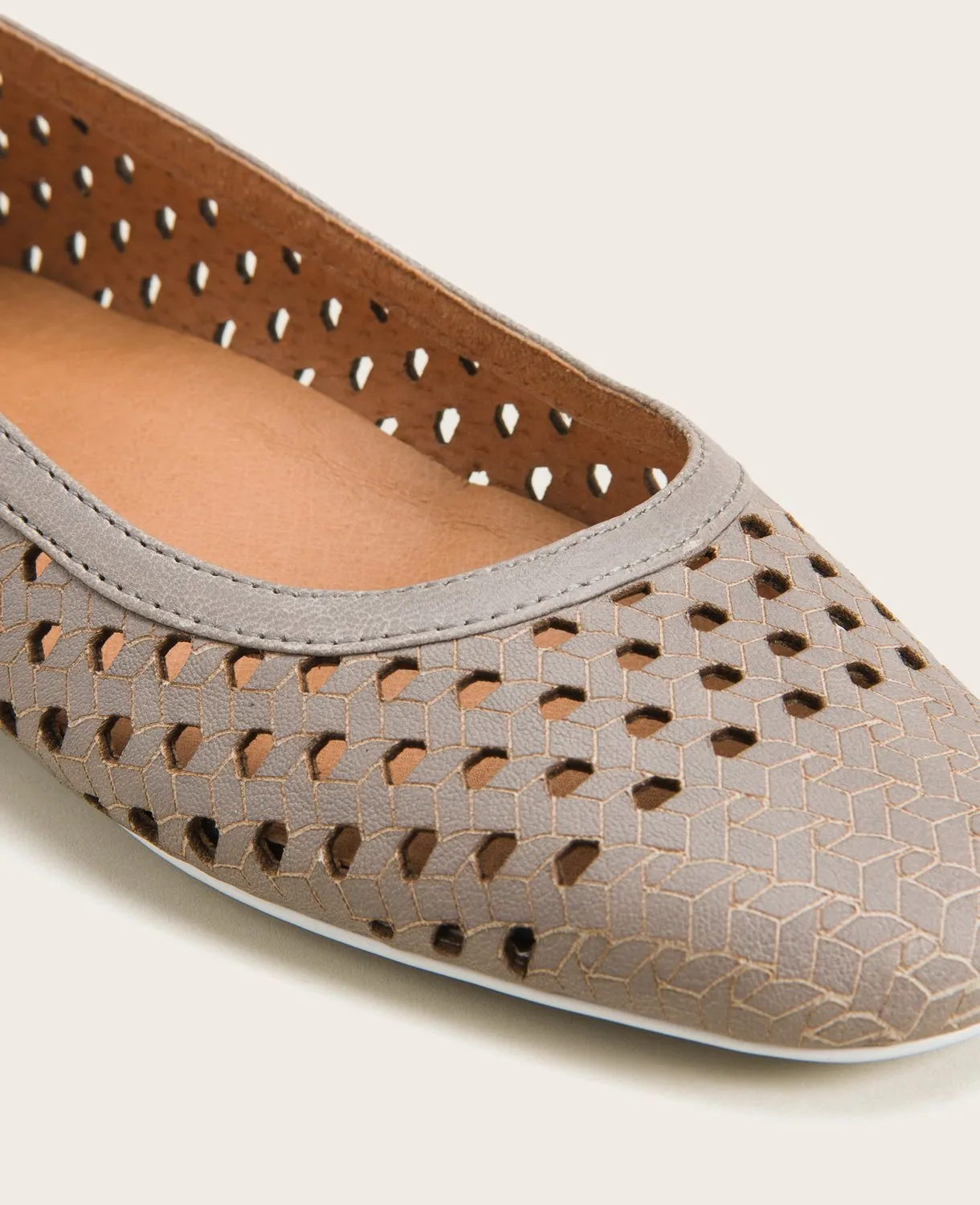 GENTLE SOULS - Eugene Travel Packable Woven Ballet Flat