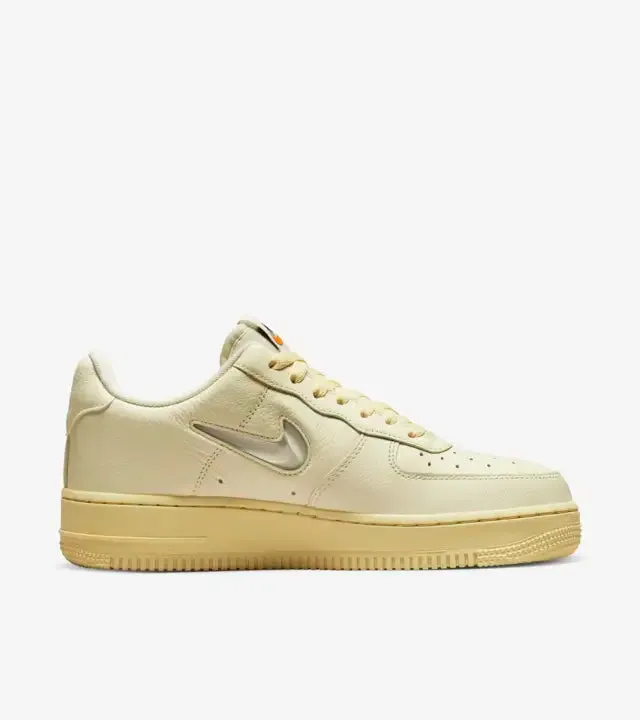 Women's Air Force 1 '07 LX Coconut Milk Light Bone DO9456-100